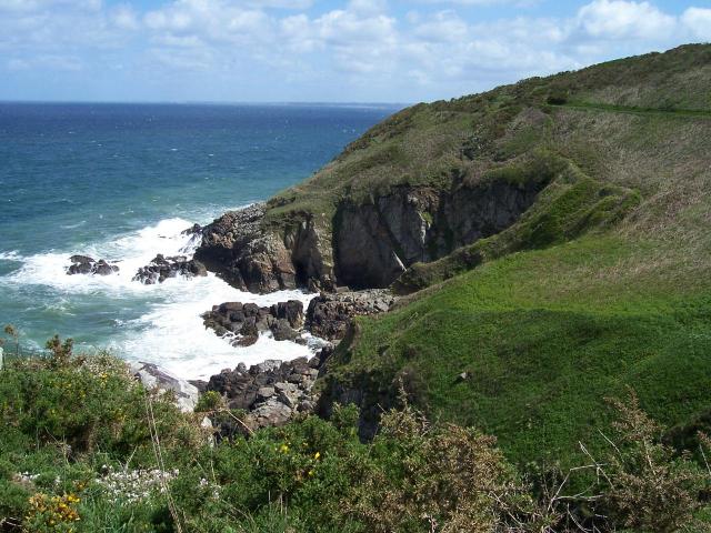 Les falaises entre Runglaz et la Plage de St Jean du Doigt