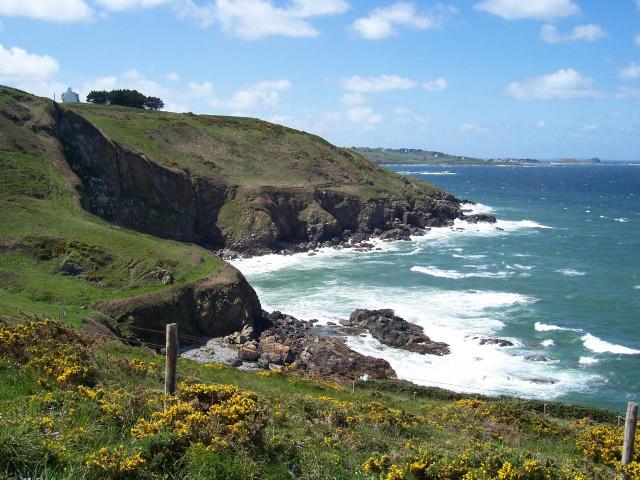 Les falaises entre Runglaz et la Plage de St Jean du Doigt