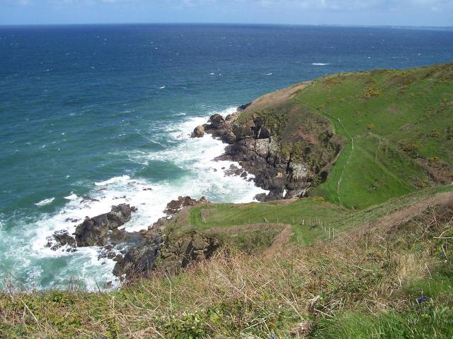 Les falaises entre Runglaz et la Plage de St Jean du Doigt