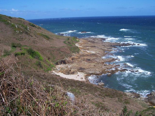 Début des falaises après Locquirec