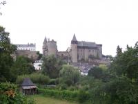 Vue de Vitré et son Chateau depuis la route de Fougères