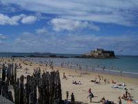 La grande Plage de Saint Malo et le fort National