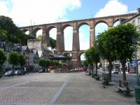 Le kiosque et le viaduc ferroviaire de Morlaix